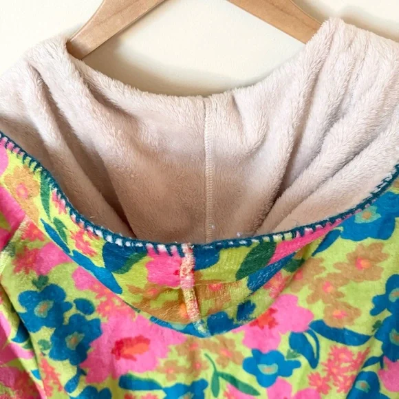 Natural Life Floral Hooded Plush Poncho One Size - Picture 13 of 14